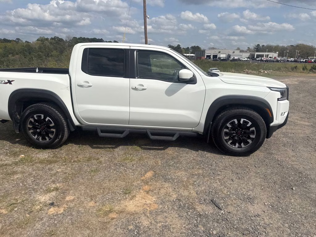 2022 Glacier White Nissan Frontier PRO-X RWD Truck