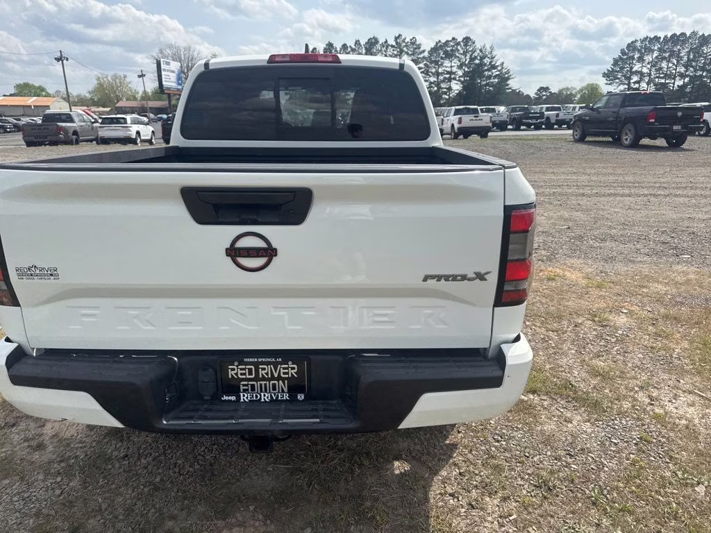 2022 Glacier White Nissan Frontier PRO-X RWD Truck