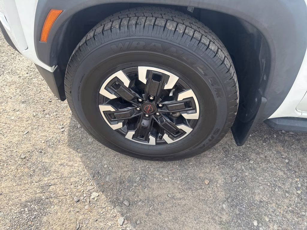 2022 Glacier White Nissan Frontier PRO-X RWD Truck