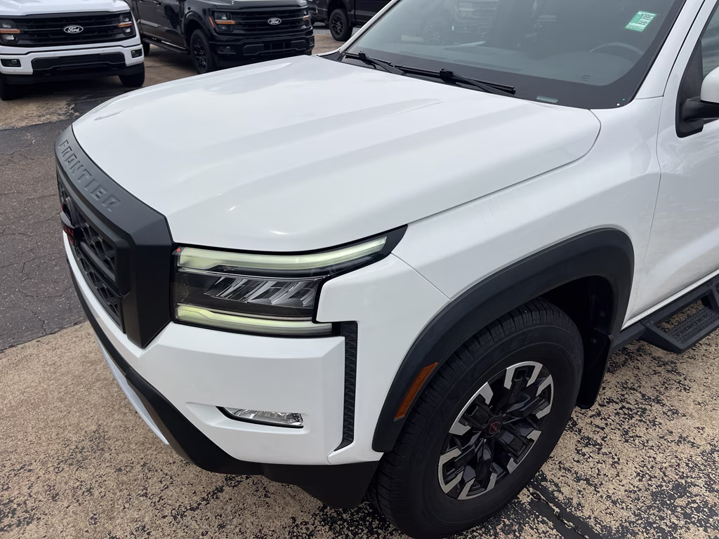 2022 Glacier White Nissan Frontier PRO-X RWD Truck