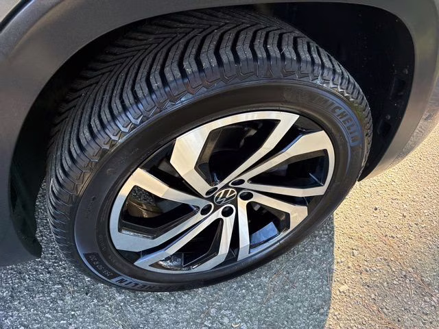 2021 Platinum Gray Metallic Volkswagen Atlas 3.6L V6 SEL Premium R-Line AWD SUV