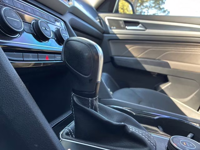 2021 Platinum Gray Metallic Volkswagen Atlas 3.6L V6 SEL Premium R-Line AWD SUV