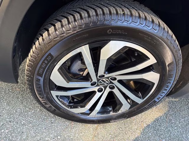 2021 Platinum Gray Metallic Volkswagen Atlas 3.6L V6 SEL Premium R-Line AWD SUV