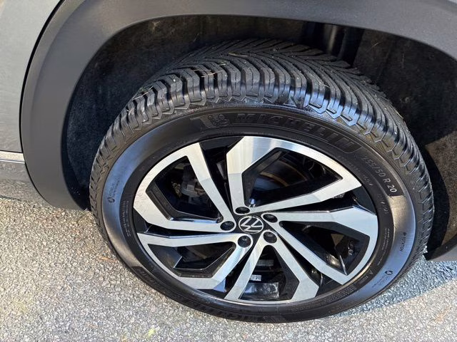 2021 Platinum Gray Metallic Volkswagen Atlas 3.6L V6 SEL Premium R-Line AWD SUV