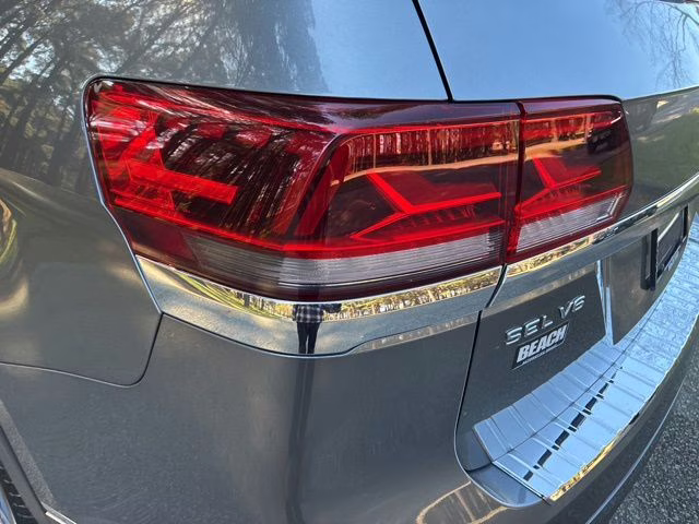 2021 Platinum Gray Metallic Volkswagen Atlas 3.6L V6 SEL Premium R-Line AWD SUV