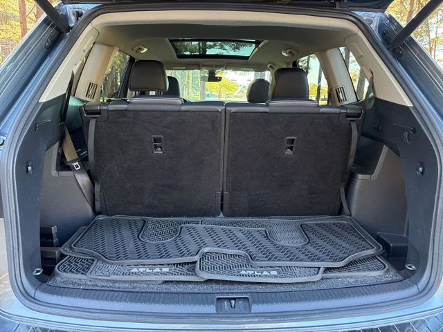 2021 Platinum Gray Metallic Volkswagen Atlas 3.6L V6 SEL Premium R-Line AWD SUV