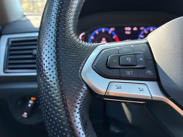 2021 Platinum Gray Metallic Volkswagen Atlas 3.6L V6 SEL Premium R-Line AWD SUV