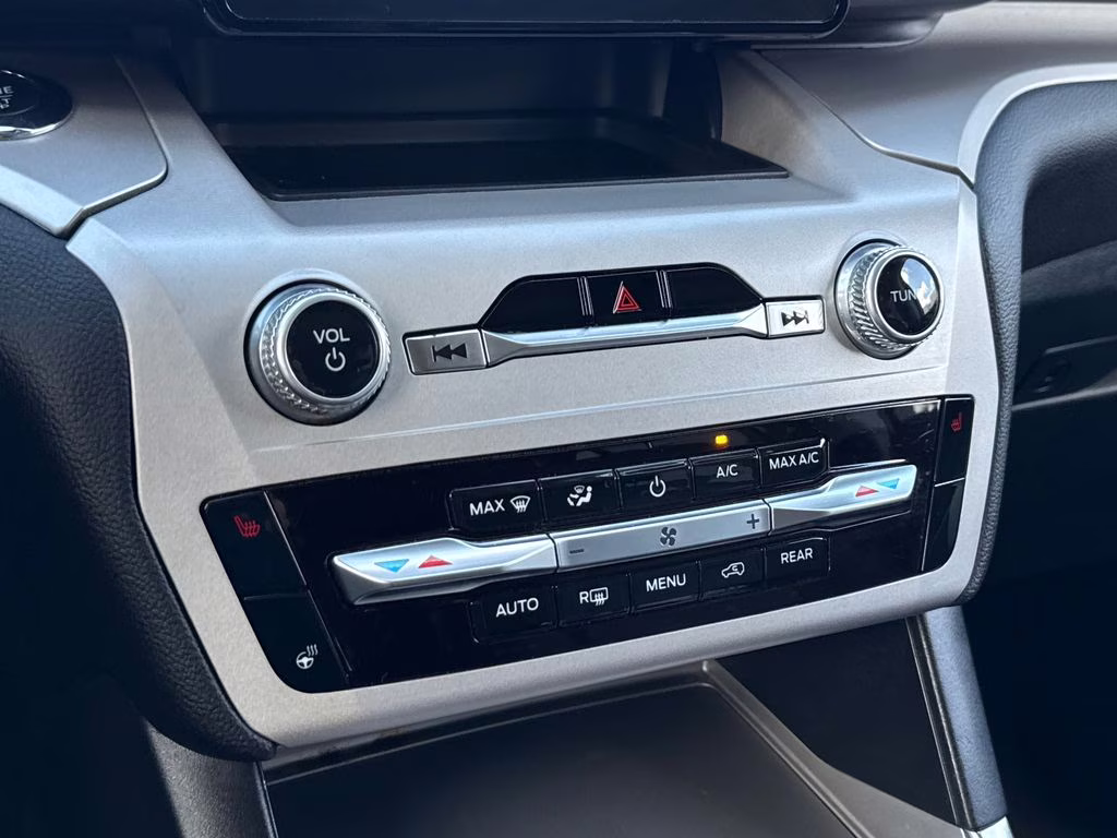 2023 Agate Black Metallic Ford Explorer XLT 4X4 SUV