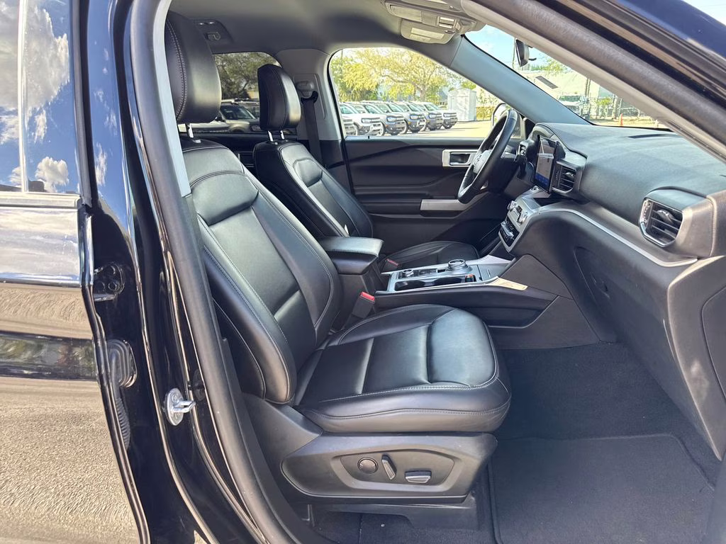 2023 Agate Black Metallic Ford Explorer XLT 4X4 SUV
