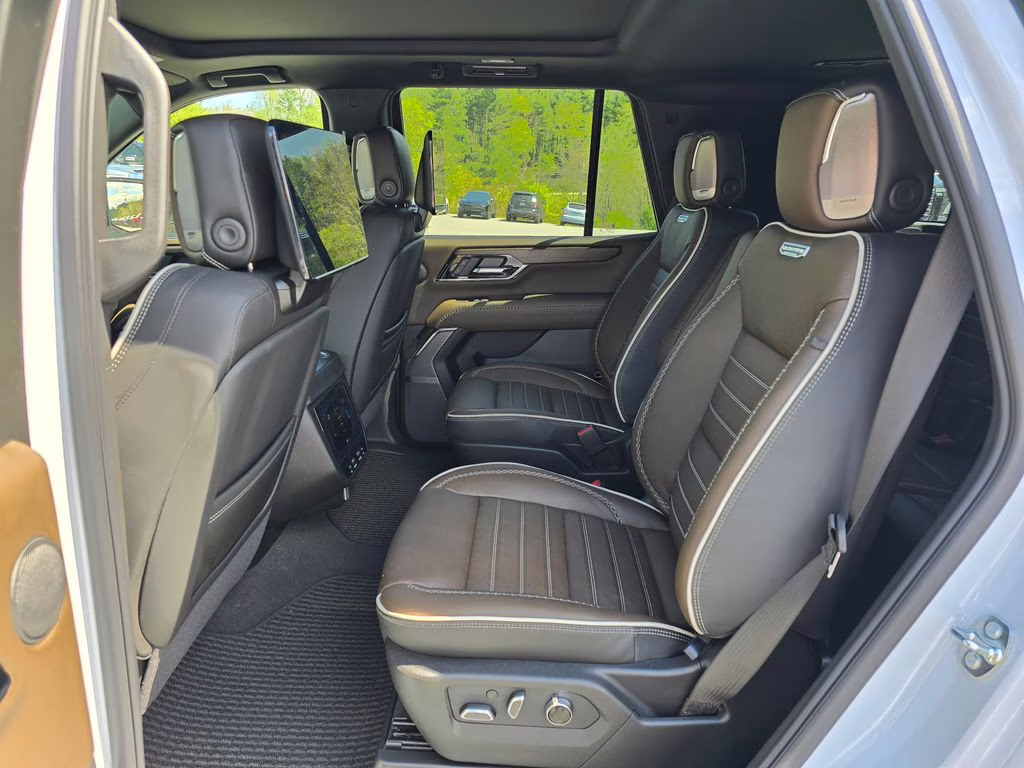 2026 Glacier White Tricoat GMC Yukon Denali Ultimate 4X4 SUV