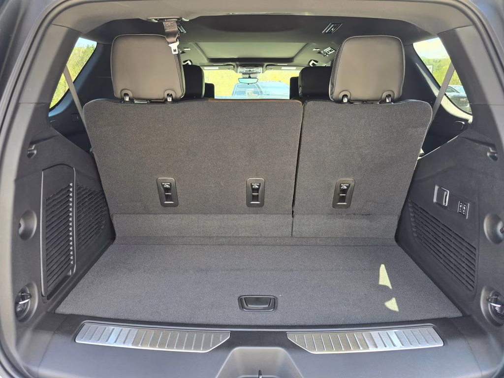 2026 Glacier White Tricoat GMC Yukon Denali Ultimate 4X4 SUV