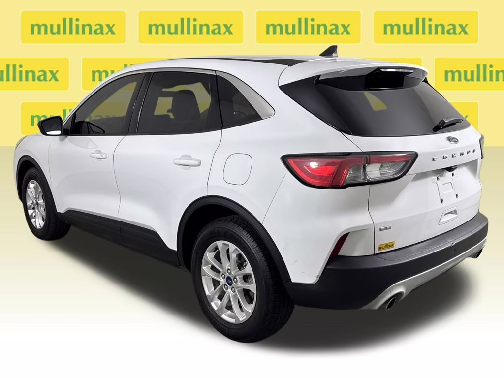 2022 Oxford White Ford Escape SE FWD SUV