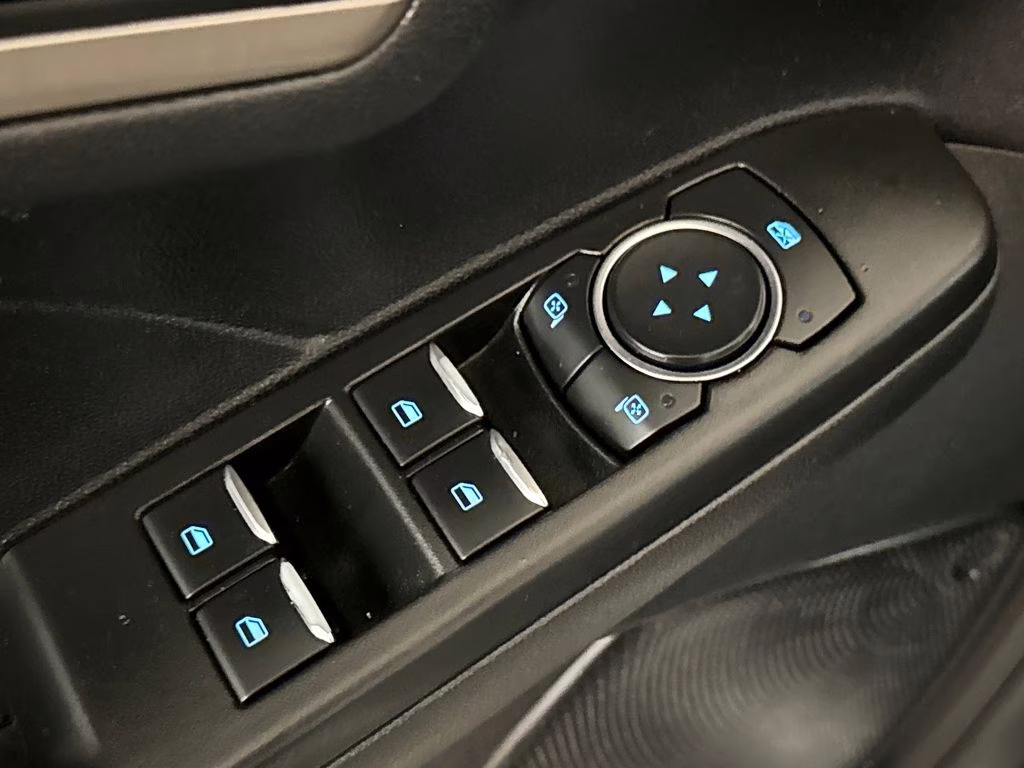 2022 Oxford White Ford Escape SE FWD SUV