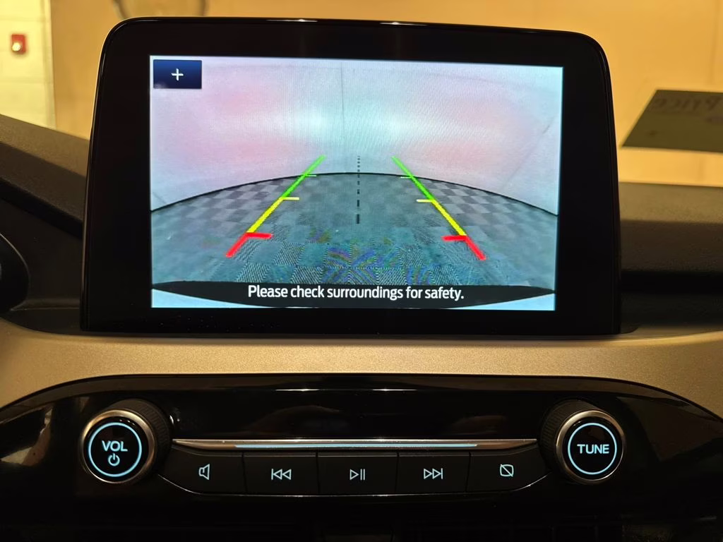 2022 Oxford White Ford Escape SE FWD SUV