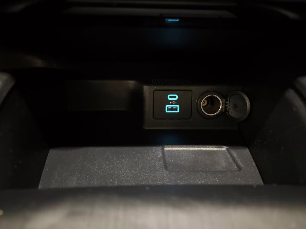 2022 Oxford White Ford Escape SE FWD SUV