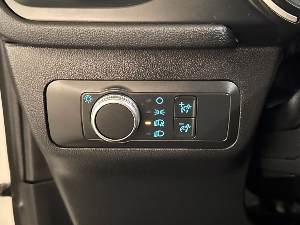 2022 Oxford White Ford Escape SE FWD SUV