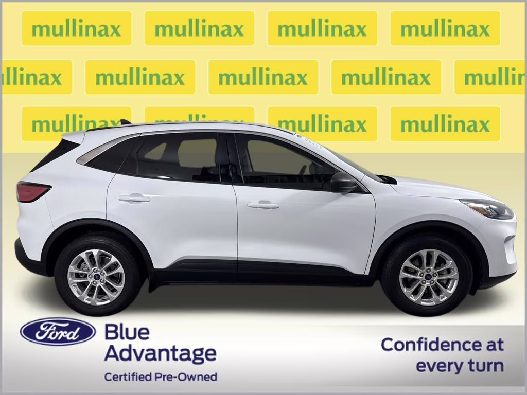 2022 Oxford White Ford Escape SE FWD SUV