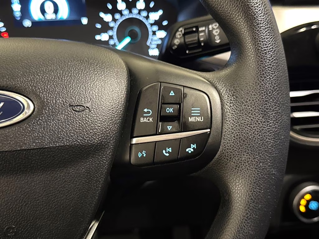 2022 Oxford White Ford Escape SE FWD SUV