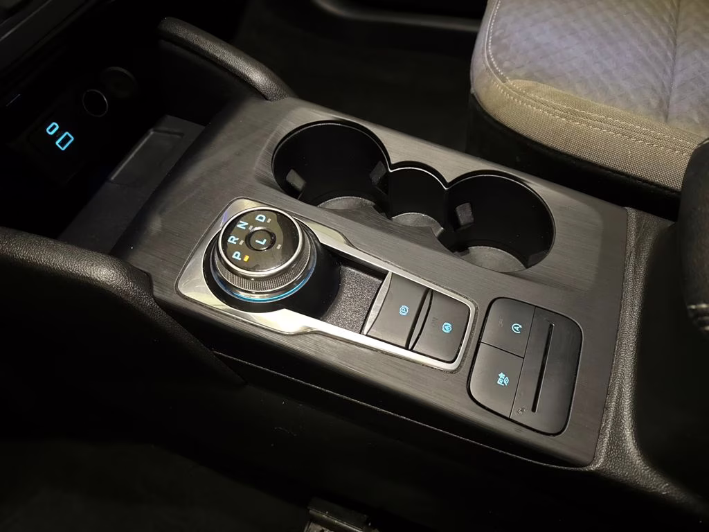 2022 Oxford White Ford Escape SE FWD SUV