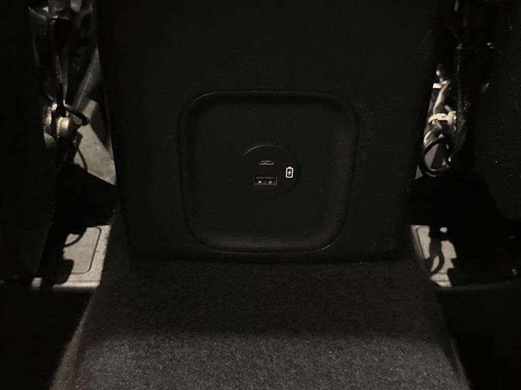 2022 Oxford White Ford Escape SE FWD SUV