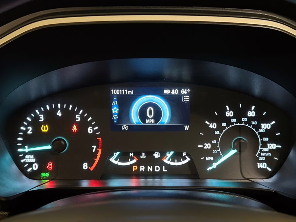 2022 Oxford White Ford Escape SE FWD SUV