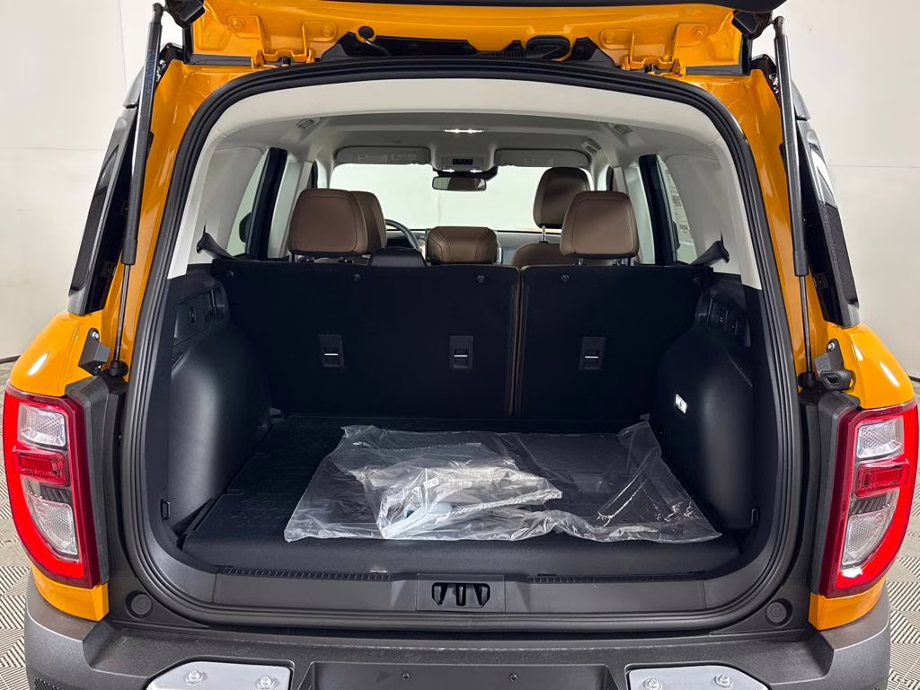 2026 Orange Fury Metallic Tri-Coat Ford Bronco Sport Outer Banks 4X4 SUV