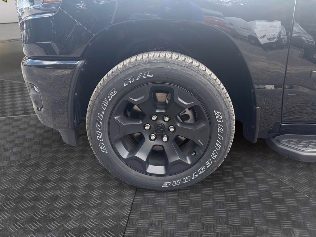 2026 Diamond Black Crystal Pearlcoat Ram 1500 Express 4X4 Truck