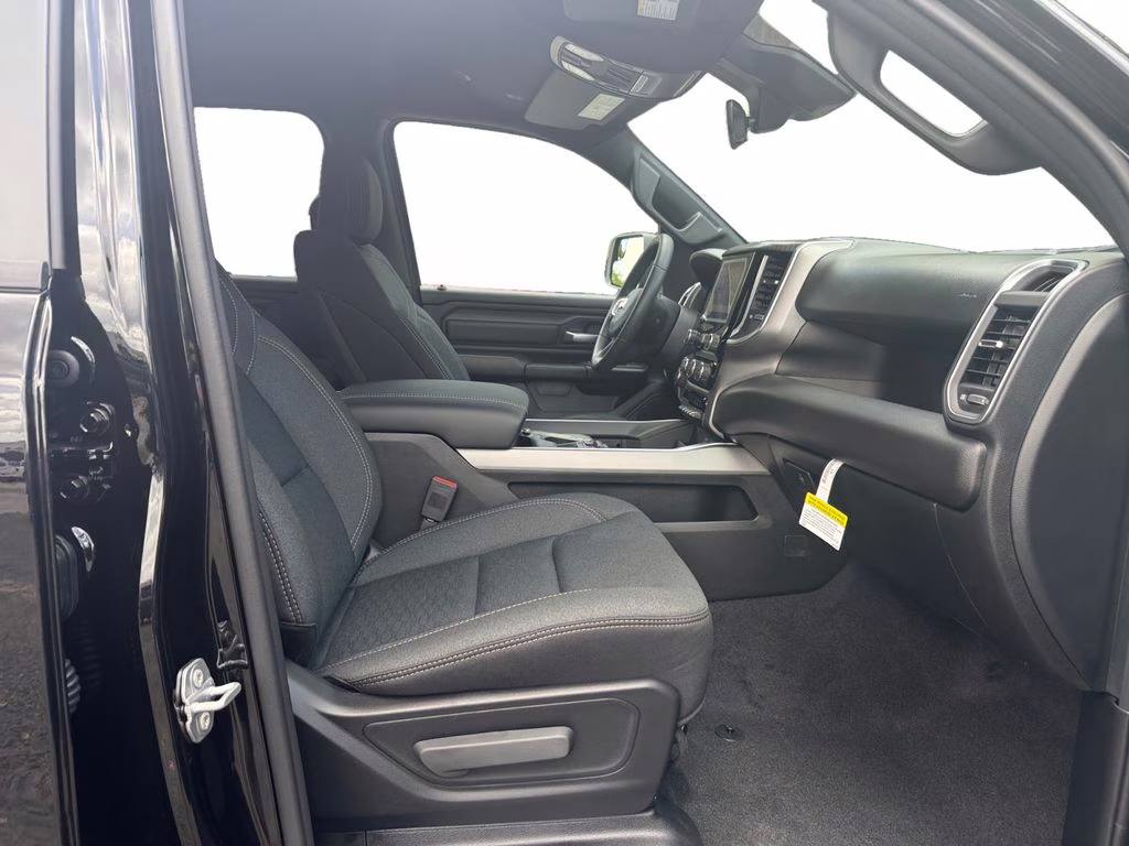 2026 Diamond Black Crystal Pearlcoat Ram 1500 Express 4X4 Truck