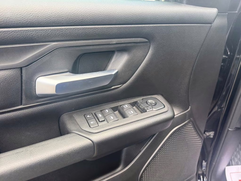 2026 Diamond Black Crystal Pearlcoat Ram 1500 Express 4X4 Truck