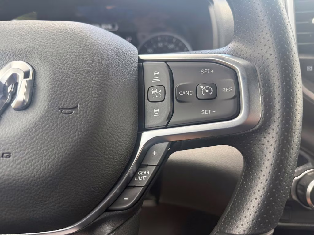 2026 Diamond Black Crystal Pearlcoat Ram 1500 Express 4X4 Truck