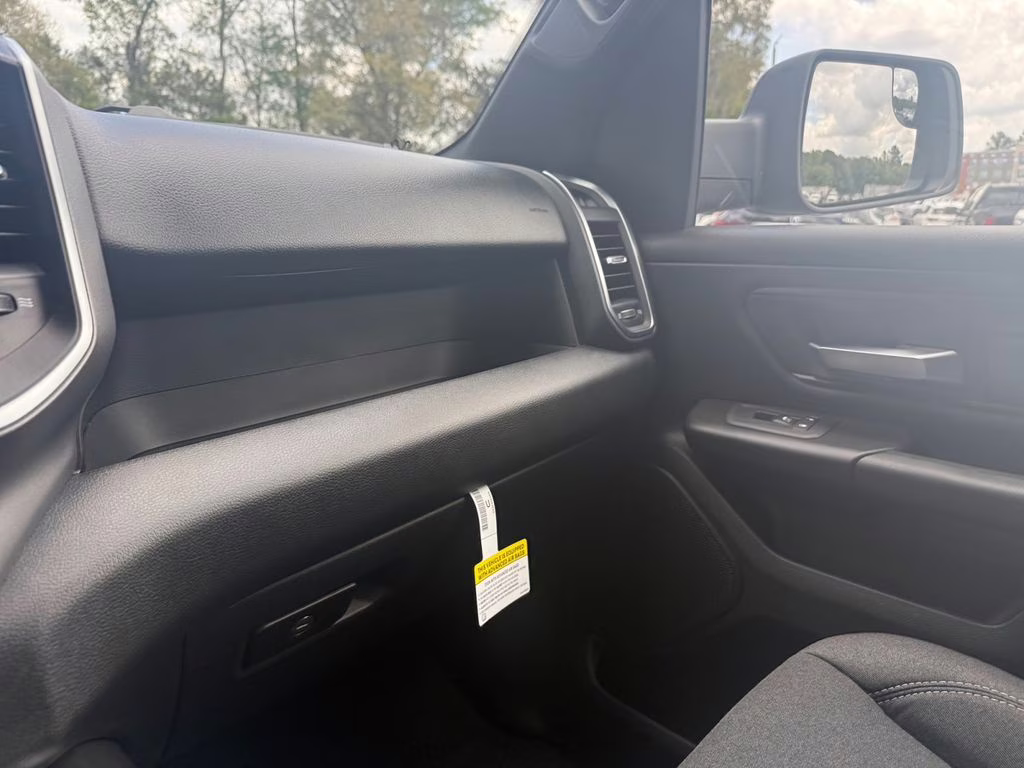 2026 Diamond Black Crystal Pearlcoat Ram 1500 Express 4X4 Truck