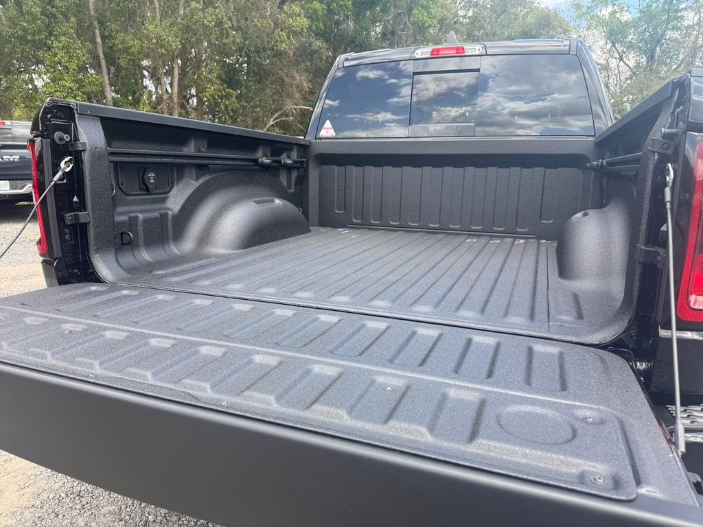 2026 Diamond Black Crystal Pearlcoat Ram 1500 Express 4X4 Truck