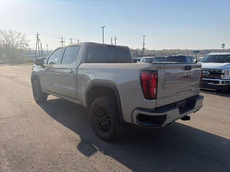 Used 2022 GMC Sierra 1500 AT4 with VIN 3GTPUEEL9NG661502 for sale in Little Rock