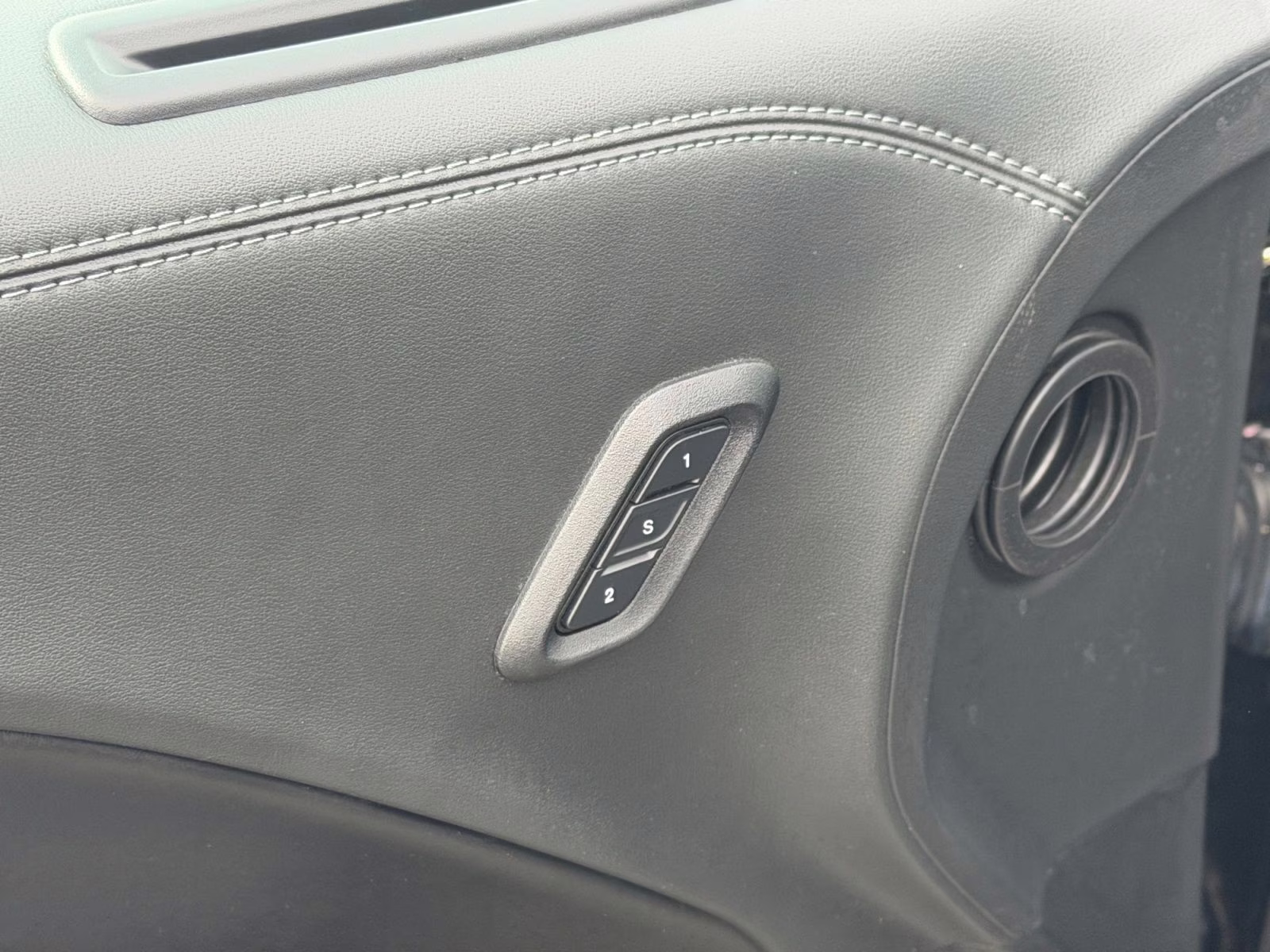 2022 Pitch Black Clearcoat Dodge Challenger R/T RWD Coupe