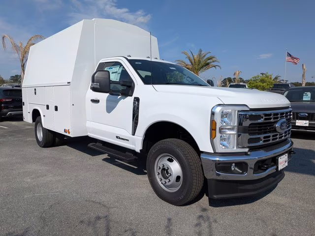 2026 Oxford White Ford Super Duty F-350 DRW XL 4X4 Truck