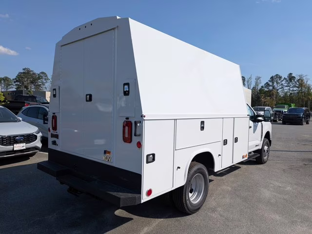 2026 Oxford White Ford Super Duty F-350 DRW XL 4X4 Truck