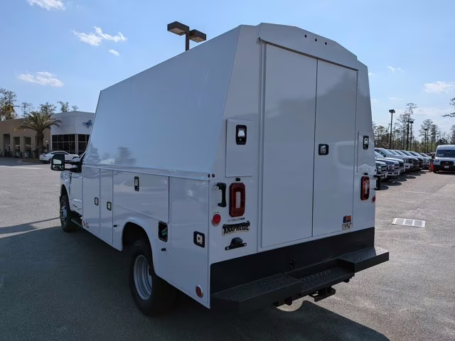 2026 Oxford White Ford Super Duty F-350 DRW XL 4X4 Truck