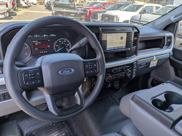 2026 Oxford White Ford Super Duty F-350 DRW XL 4X4 Truck