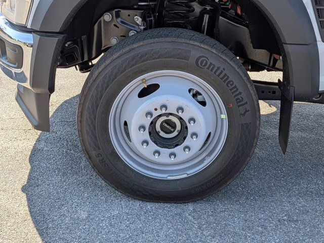 2026 Oxford White Ford Super Duty F-550 DRW XL 4X4 Truck