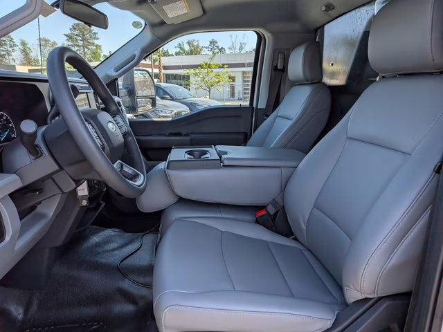 2026 Oxford White Ford Super Duty F-550 DRW XL 4X4 Truck