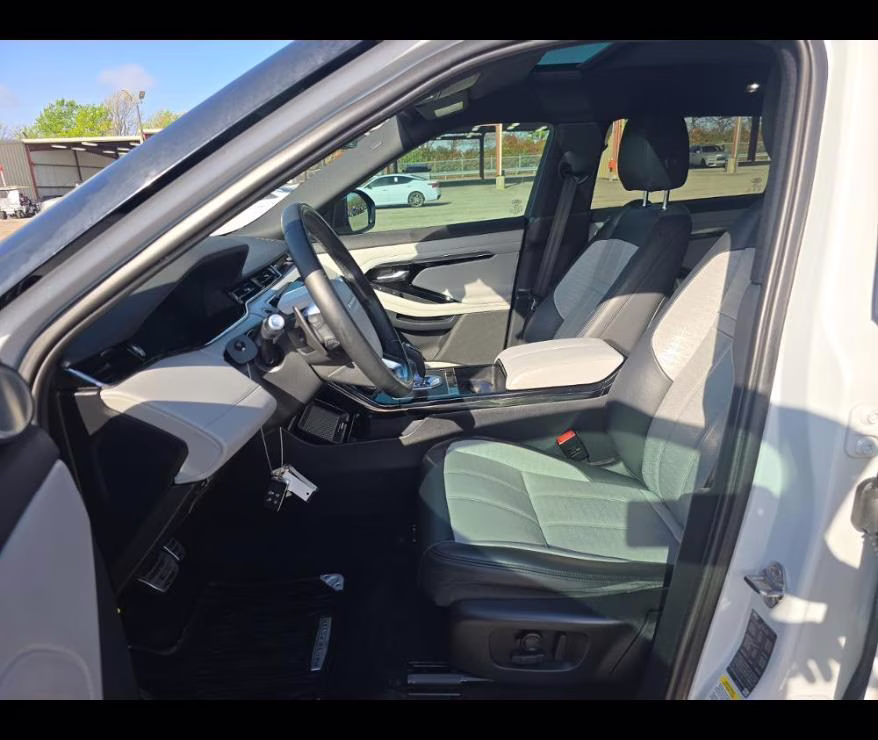 2020 Yulong White Metallic Land Rover Range Rover Evoque R-Dynamic HSE AWD SUV