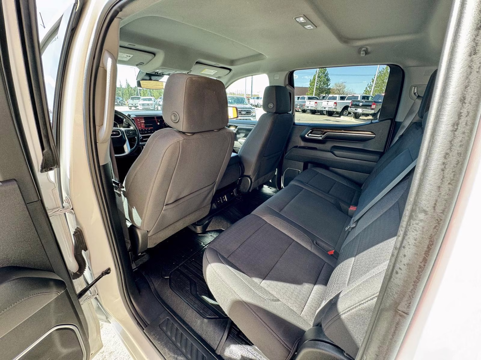 2023 Summit White GMC Sierra 1500 SLE 4X4 Truck