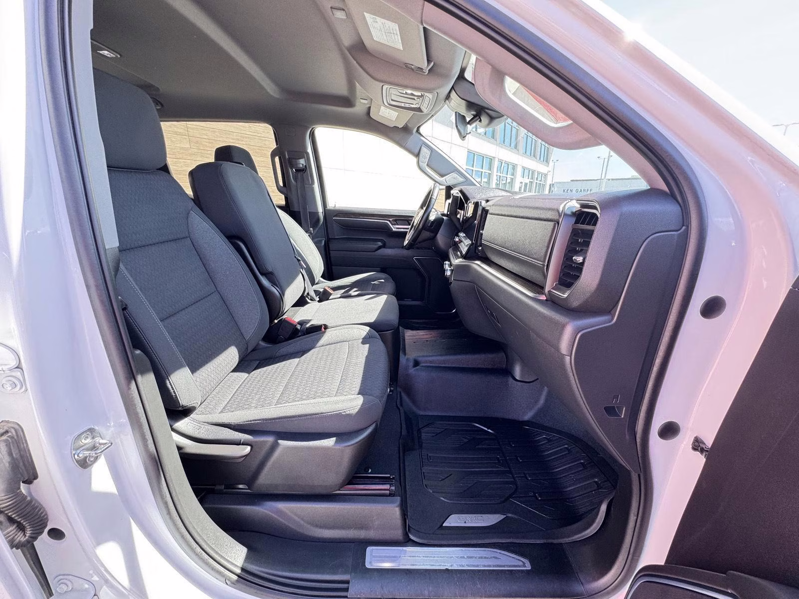 2023 Summit White GMC Sierra 1500 SLE 4X4 Truck