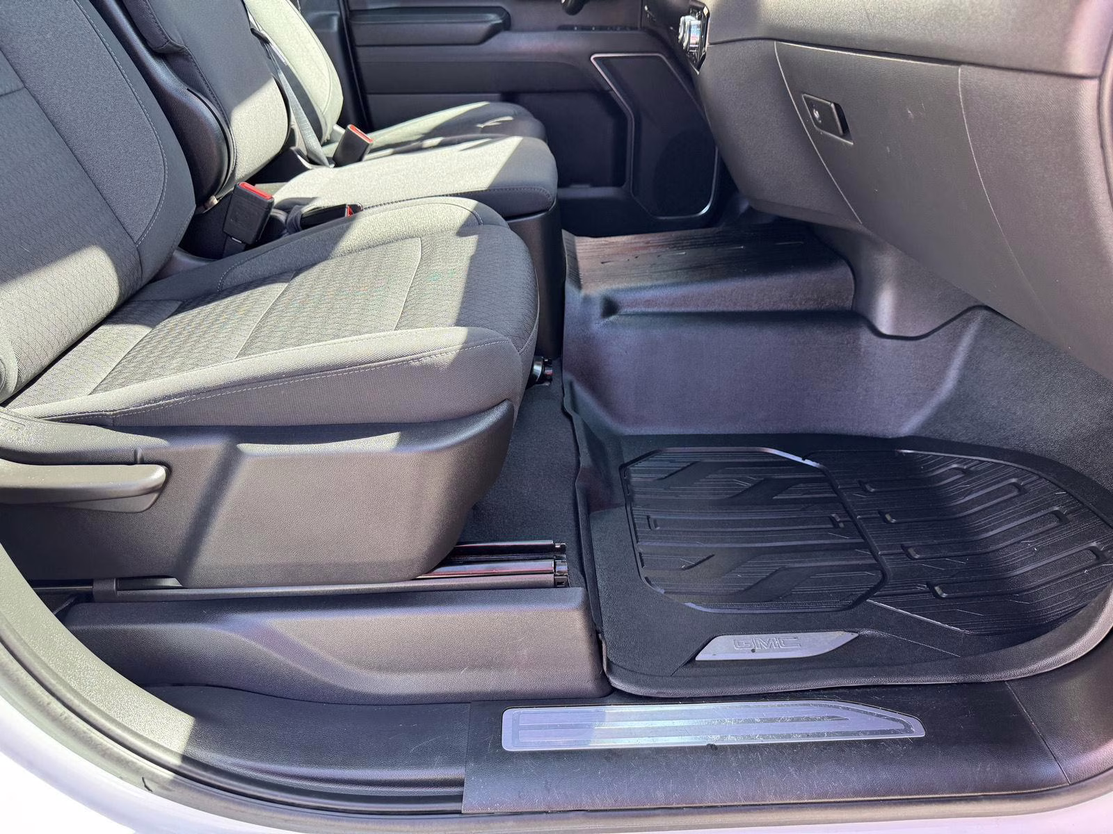 2023 Summit White GMC Sierra 1500 SLE 4X4 Truck