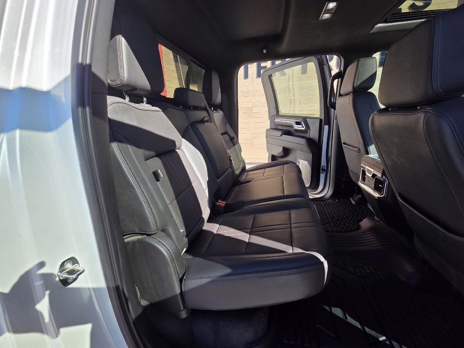 2024 Iridescent Pearl Tricoat Chevrolet Silverado 3500HD High Country 4X4 Truck