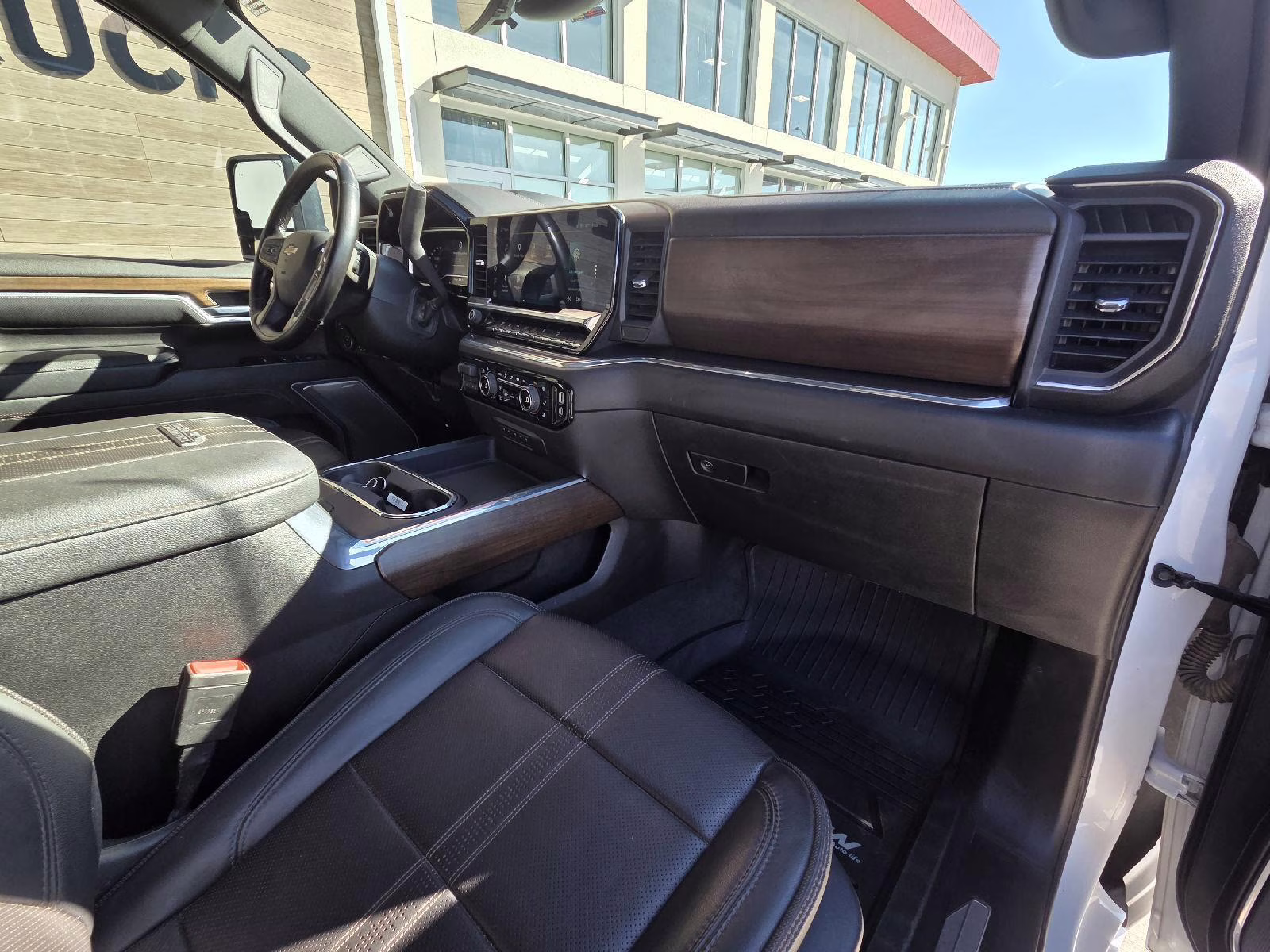 2024 Iridescent Pearl Tricoat Chevrolet Silverado 3500HD High Country 4X4 Truck