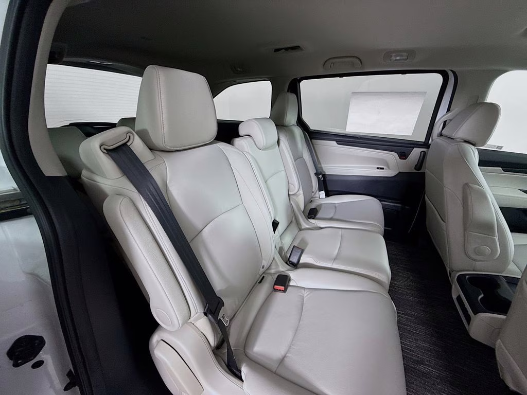 2026 Platinum White Pearl Honda Odyssey EX-L FWD Van