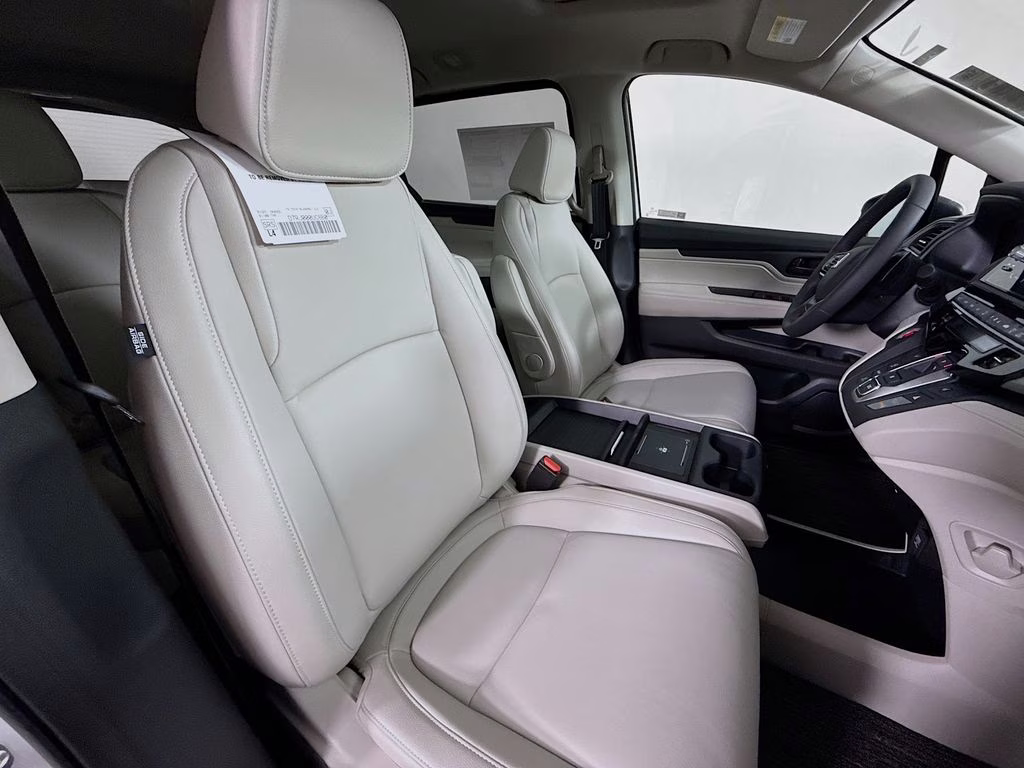 2026 Platinum White Pearl Honda Odyssey EX-L FWD Van