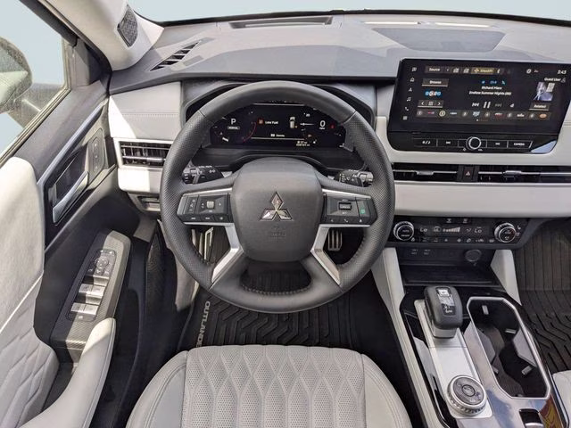 2025 Black Diamond/Alloy Silver Roof Mitsubishi Outlander Platinum Edition AWD SUV