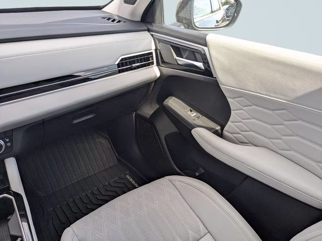 2025 Black Diamond/Alloy Silver Roof Mitsubishi Outlander Platinum Edition AWD SUV